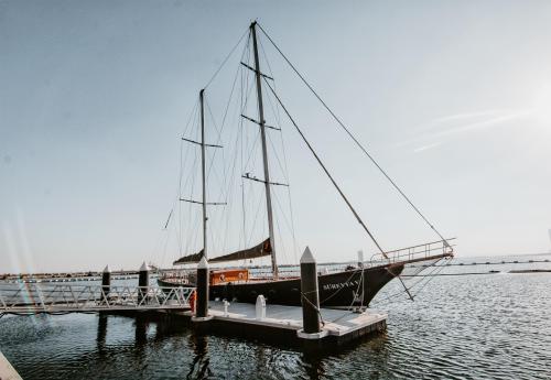 pexels-joseph-ruwa-3576445